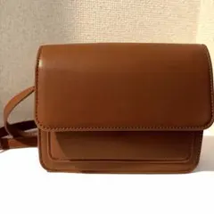 ブラウン フラップ式ショルダーバッグ