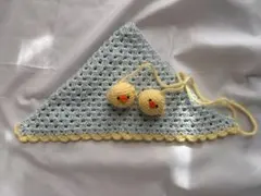 【ハンドメイド】　バブーシュカ　ひよこモチーフ付き　水色　ラメ　黄色