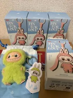 ラブブ イニシャル v キャラクターグッズ