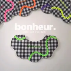 [お名前刺繍入り］neon uneune bib　ベビースタイ