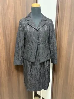 黒い花柄スカートセットアップ