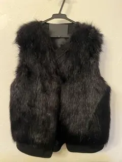 【美品】フェイクファー　ベスト　もこもこぬくぬくファー　ゴージャスブラック