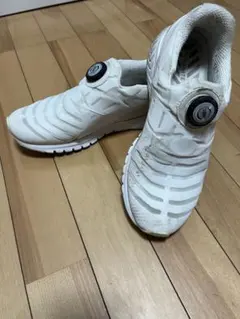 プーマスニーカー