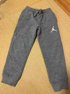 子供用Jordan スウェットパンツ グレー　116−122cm