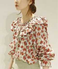 美品IENA LA BOUCLE LIBERTYフラワー フリル ブラウスのサムネイル