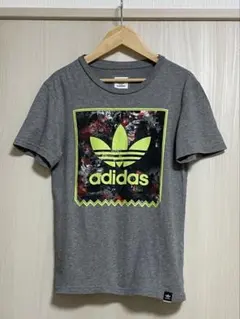 adidasグレープリントTシャツ　スポーツトレーニング　カジュアル　インナー