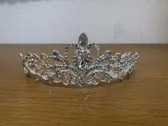シルバー ティアラ 装飾的なデザイン