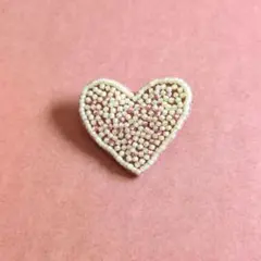 ミルキーハート　ビーズブローチ〚ハンドメイド〛