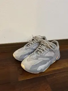adidas イージーブースト　イナーシャ700