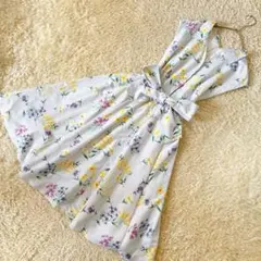 ローラアシュレイ 花柄フレアワンピース ウエストリボン フレンチスリーブ ローラアシュレイ 花柄フレアワンピース ウエストリボン フレンチ