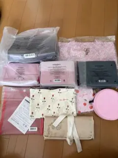 Yves Saint Laurent Beaute 等ポーチセットのサムネイル