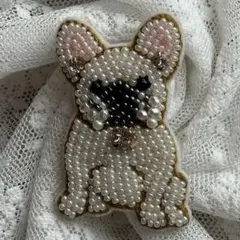 ブローチ　ビーズ刺繍ブローチ　ビーズ刺繍アクセサリー　犬　フレンチブルドッグ