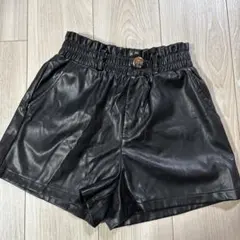 黒 合成皮革 ハーフパンツ
