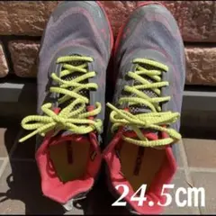 グレー スニーカー