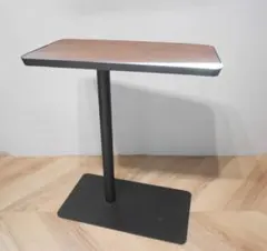 サイドテーブル