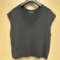 COMME CA ISM Vネック　ベスト