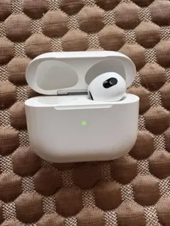AirPods 第3世代　ワイヤレスイヤホン 充電ケース付き