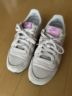 ナイキ スニーカー ウィメンズ インターナショナリスト　7.5（24.5㎝）