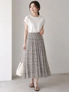 【美シルエット】LOWRYS FARM 小花柄 プリーツ ロングスカート Fのサムネイル