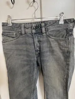 DIESEL グレー ストレートデニム！