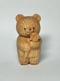 クマちゃん「四つ葉見つけたよ！」 木彫りの熊