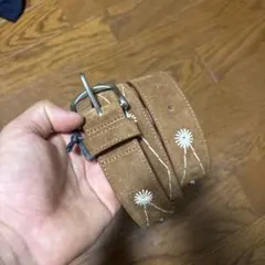 KOOI 花柄刺繍 スタッズスエードベルト
