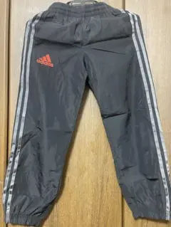 adidas 黒 ストライプ ジャージ/130cm