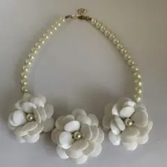 フラワーモチーフ ネックレス ホワイト
