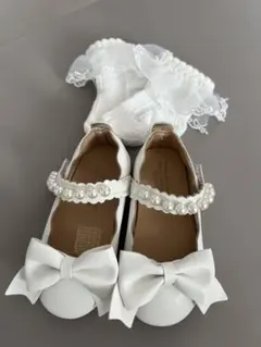 ホワイトリボン付きフォーマルシューズと靴下