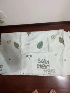 夏の葉と花のプリントカーテン