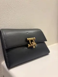 【最終値下げ】CHARLES & KEITH 二つ折り財布