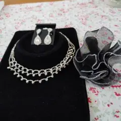 クリスタルビーズネックレスとイヤリングセット