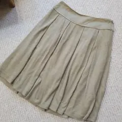 春～ユニクロ　カーキ ボックスプリーツスカート ひざ丈