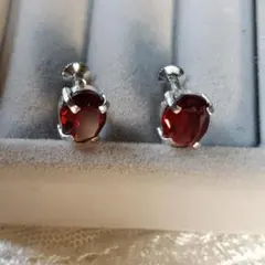 ガーネットオーバルイヤリング