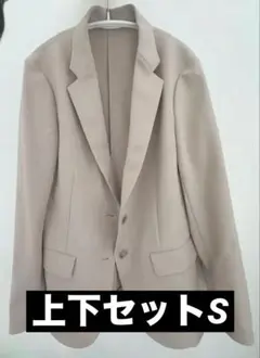 上下セット　ユニクロ　ベージュ 感動ジャケットパンツセット