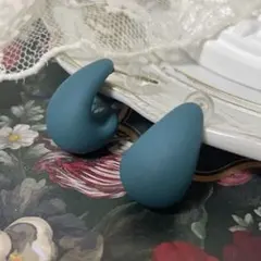 エメラルドグリーン？ブルー？　ピアス