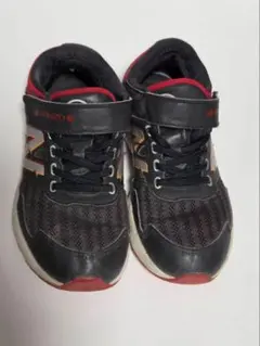 New Balance キッズスニーカー HANZO ブラック レッド