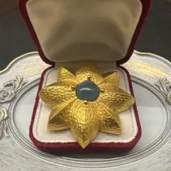 ヴィンテージ　花形ブローチ ジバンシー