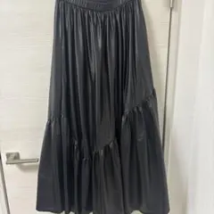 黒 合成皮革 ティアードロングスカート