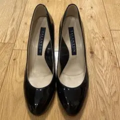 TALANTON ブラックエナメルパンプス