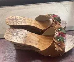 フラワー装飾付きウェッジサンダル　23センチ相当