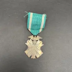 大日本帝国 旧日本軍記章 明治期 功六級金鵄勲章 大日本帝国 日本軍 陸軍 海軍 記章 徽章 功六級金鵄勲章 略綬 銀字共箱
