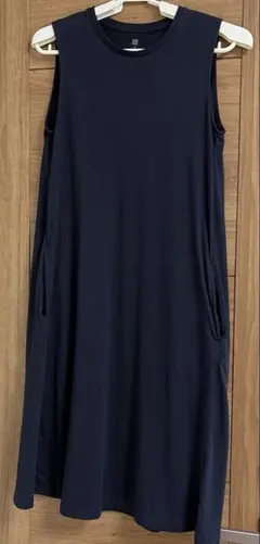 UNIQLOユニクロ★160cm ノースリーブワンピース★紺　ネイビーのサムネイル