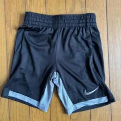 未使用 130（XS）NIKE ナイキ STANDARD FIT ハーフパンツ