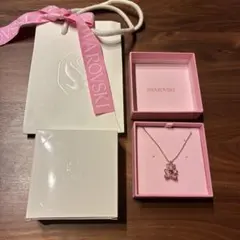 Swarovski クマ型クリスタルネックレス　箱　紙袋付　新品未使用