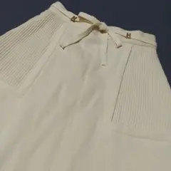 La Donna Hロゴ装飾付き ロングスカート アイボリー