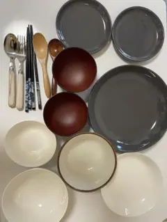 シンプルな食器セット