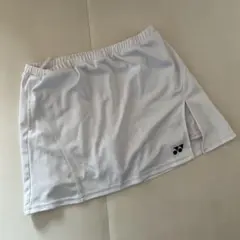 Mサイズ　YONEX ホワイト スコート　スリット入り