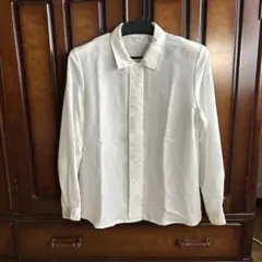 刺繍入りホワイト長袖ブラウス