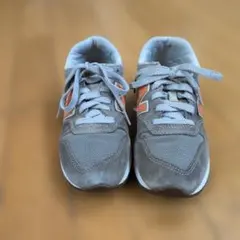 New Balance 996 グレー/オレンジ スニーカー